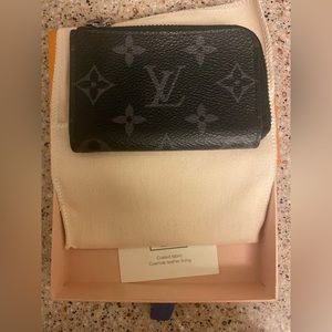 EUC Louis Vuitton Eclipse monogram coin pouch